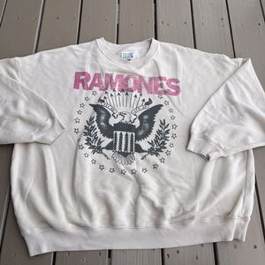 American Eagle Women's Punk Band RAMONES Cream Colored Sweatshirt Size 2XL